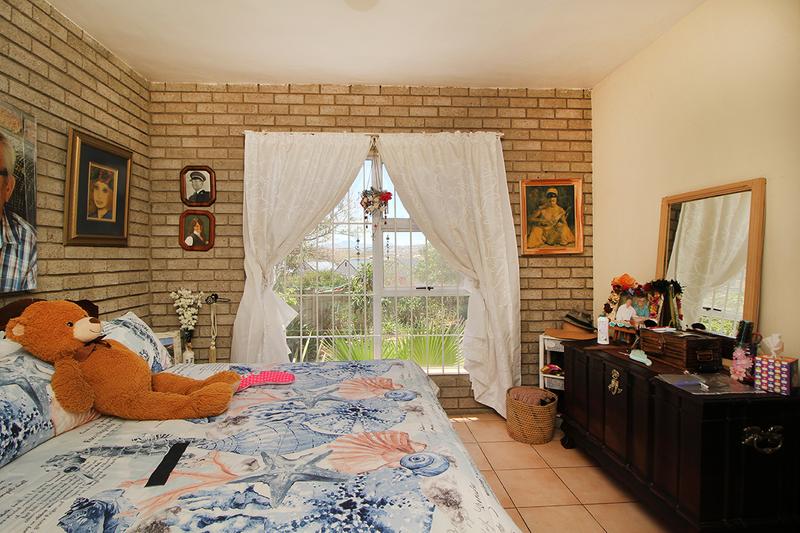 4 Bedroom Property for Sale in Hartenbos Heuwels Western Cape